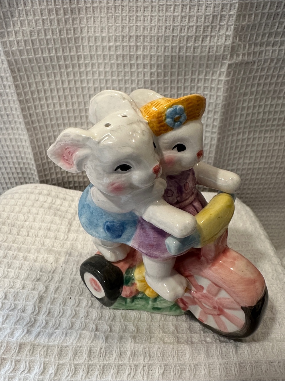 Vintage Ceramic Bunnies Salt and Pepper Shakers - Pastel Pink Yellow Blue